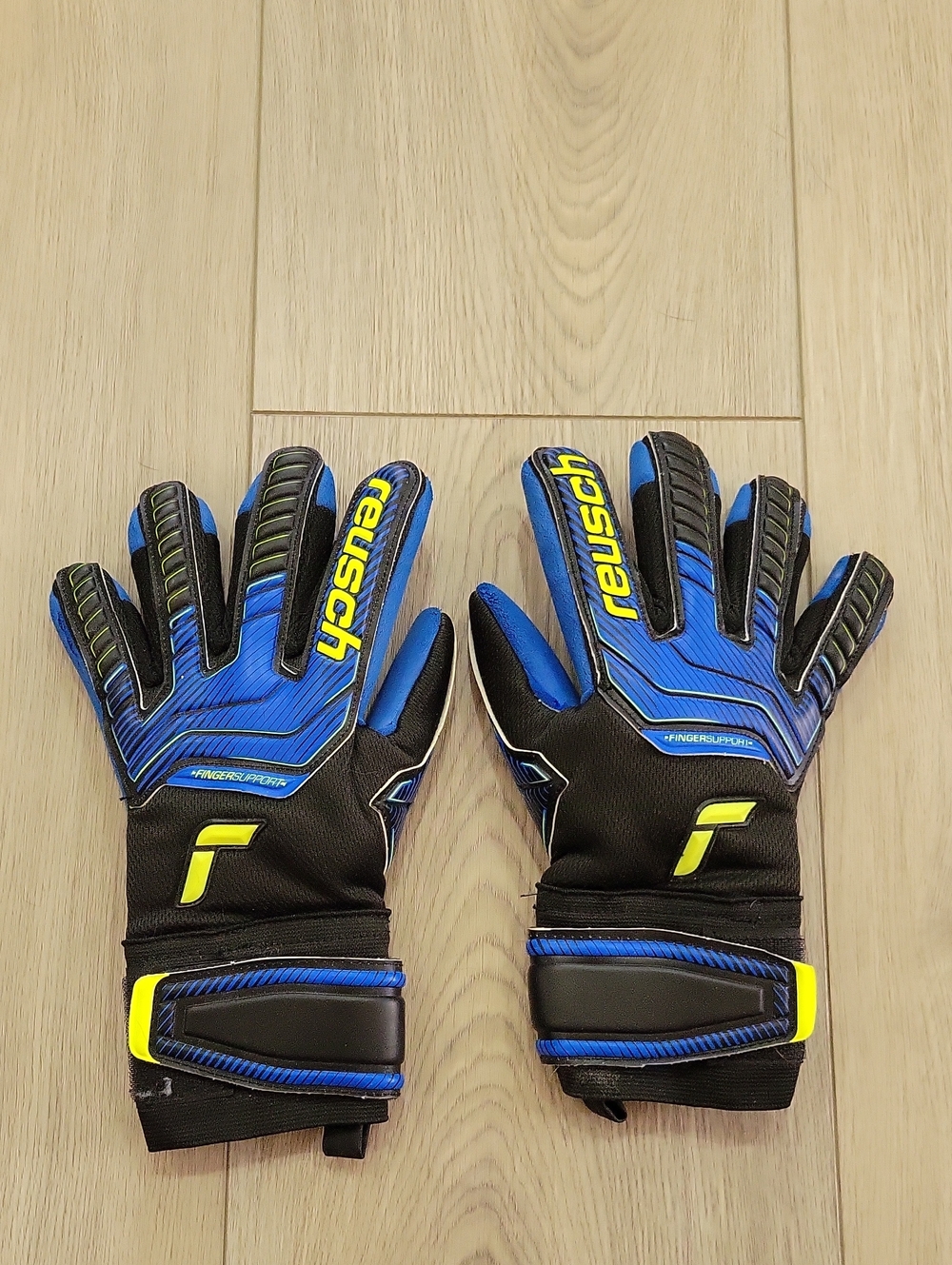 Reusch Men’s Blue & Black Goalkeeper Gloves